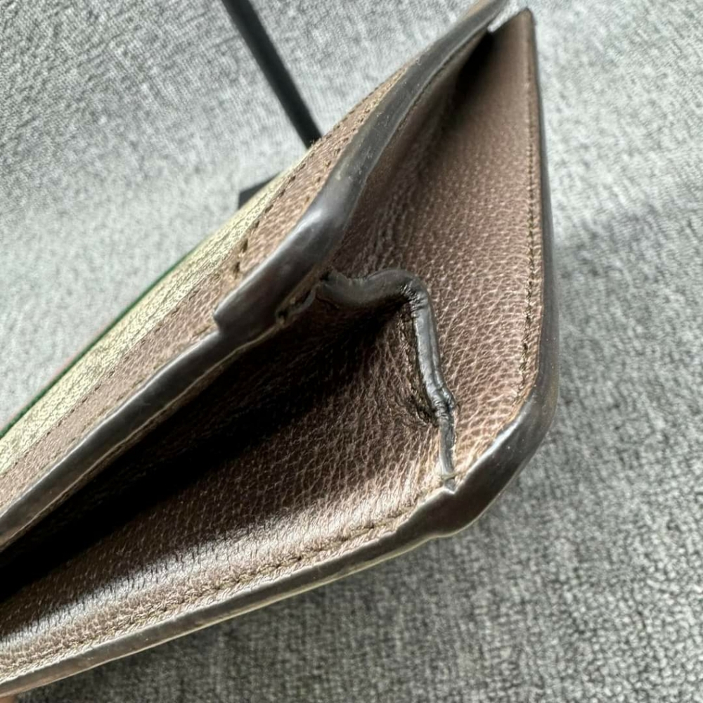 100% Authentic Gucci Leather Clutch - Picture 10 of 10